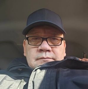 Meet your Posher, Dennis